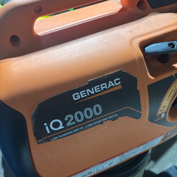 Generac iQ2000 Inverter Generator – Excellent Condition + Dust Cover - Picture 3 of 3
